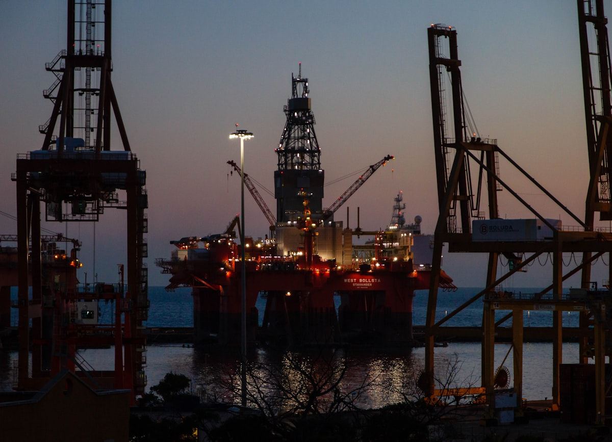 Semi-submersible drilling rig